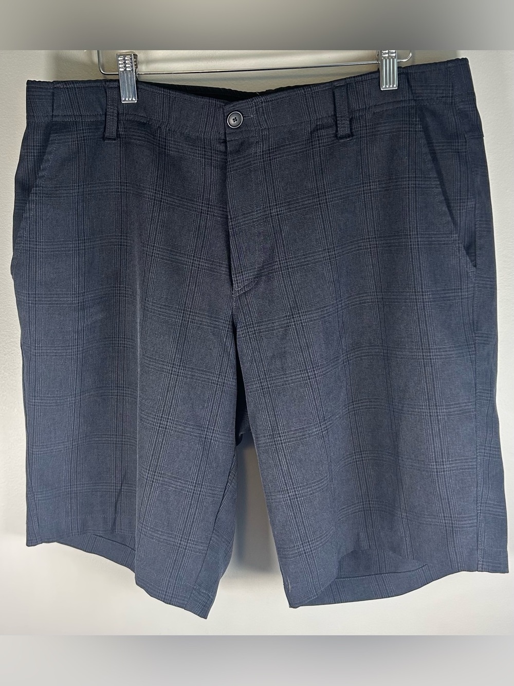 Tilley Mens Shorts Size 36 Dark Gray Plaid Stretch Chino Hiking Outdoors Summer